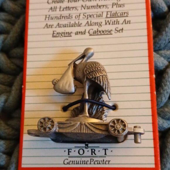 Vintage Fort Pewter 3D Stork With Baby NOC - Picture 1 of 5